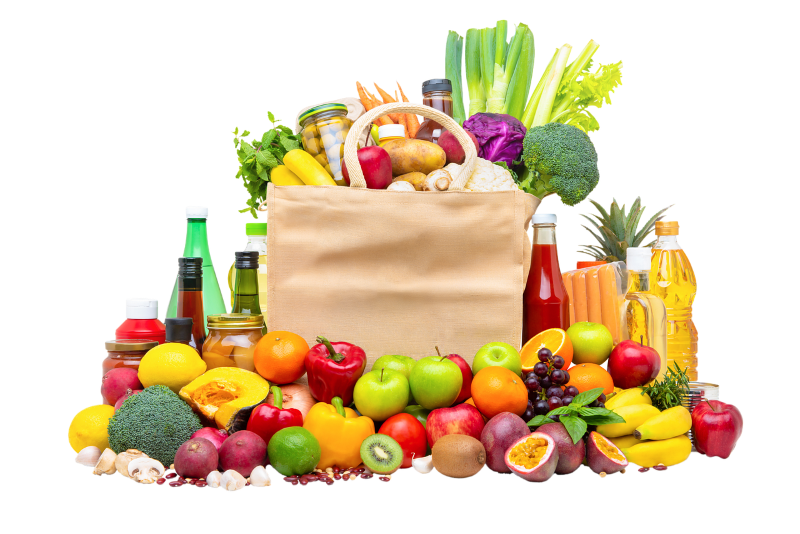 Obst, Gemüse und weitere Lebensmittel wie Öl und Säfte auf weißen Hintergrund und in der Mitte ein Leinensack