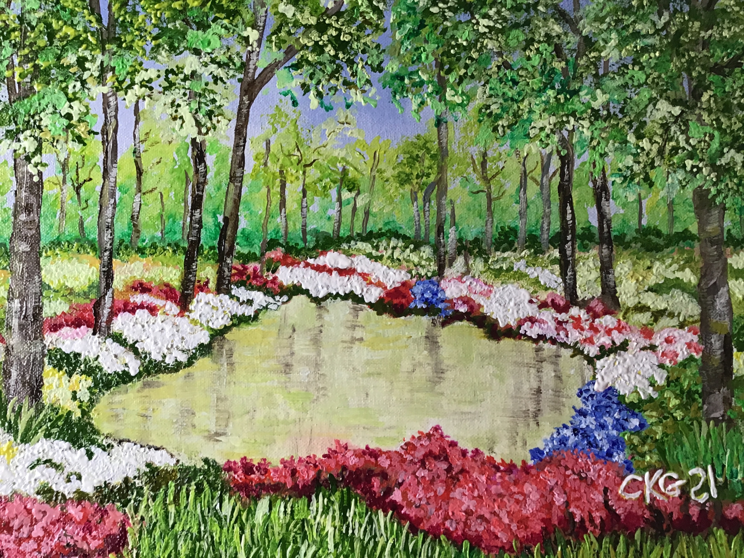 Skizzenhaft gezeichneter Wald mit herzförmigem, mit Blumen umgebenen Teich in der Mitte