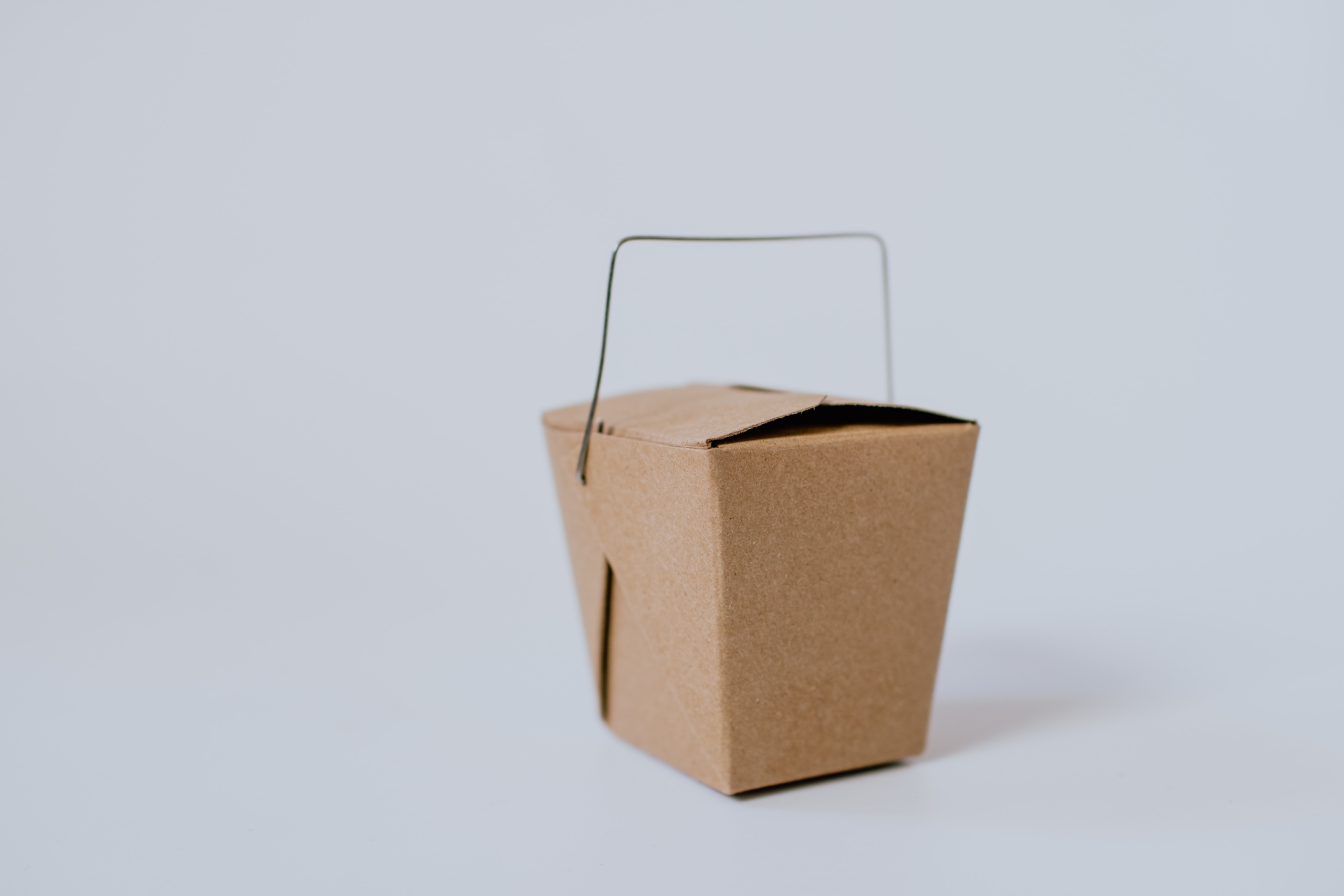 Eine kleine Box aus Karton