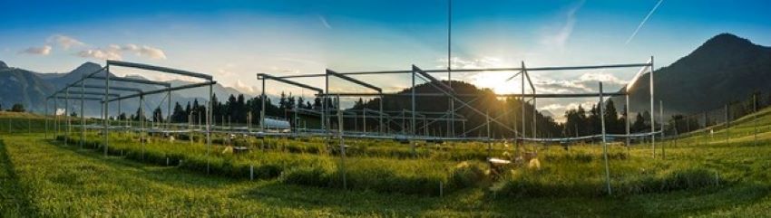 Eine Versuchsanlage des Projektes 'ClimGrass' mit der man die zukünftigen Klimabedingungen simulieren kann