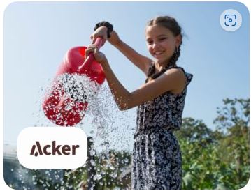 Kind mit Gießkanne