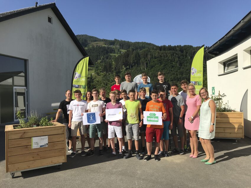 Gruppenbild von Schüler:innen und Pädagog:innen - Modellregion Klar! Zukunftsregion Ennstal