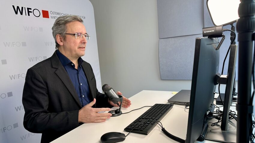 Agrarökonom Priv.-Doz. Dr. Franz Sinabell im Podcastgespräch an der HBLFA Raumberg-Gumpenstein