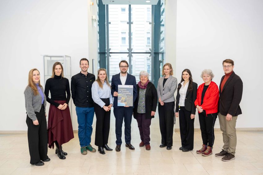 Mag. Dr. Bernhard Bichler mit seinem Team 