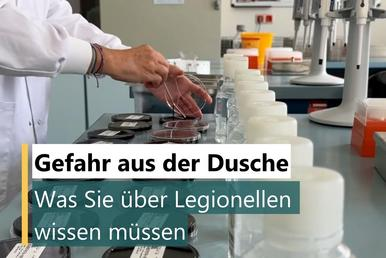 Ein Labor in dem gerade gearbeitet wird